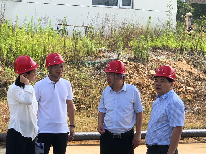 桐柏县副县长李亚松、化工产业集聚区党工委书记周红霞一行莅临淮源公司检查指导工作1.png
