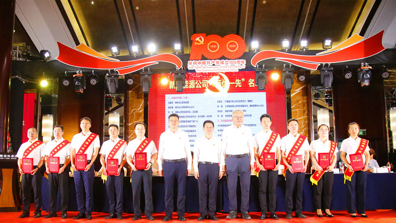 黄岗、刘新成、李强颁奖-配图.jpg