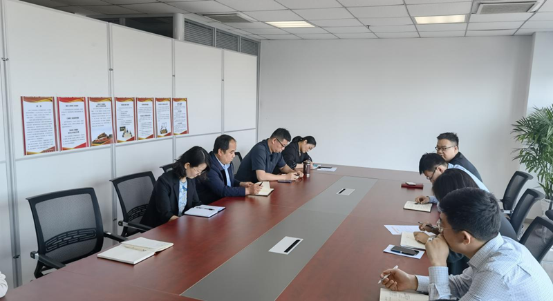 沣京公司组织召开《信访工作条例》专题学习会议-1.png
