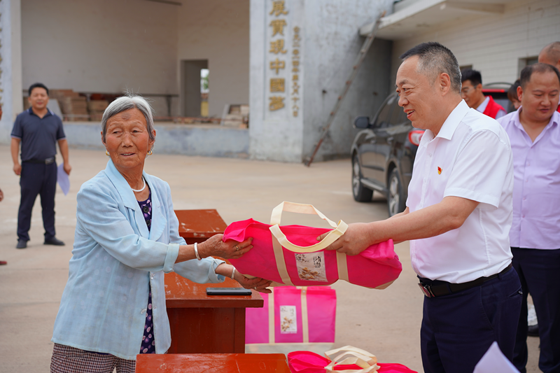 神木分公司联合神木市慈善协会开展“我为群众办实事”主题实践活动-2.png