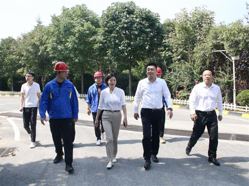 咸阳市高新区管委会领导到咸阳公司督查指导“煤改气”工作进展情况-1.png
