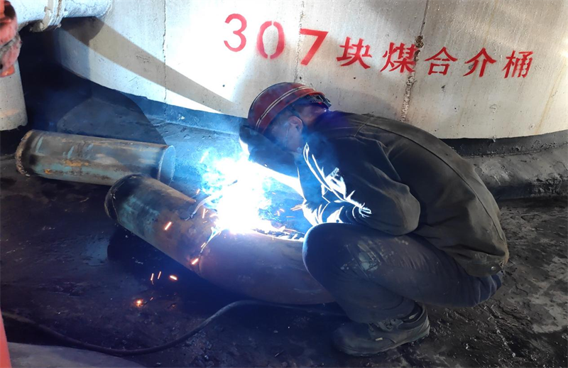 平凡的职业，不平凡的贡献—最美检修人-2.png