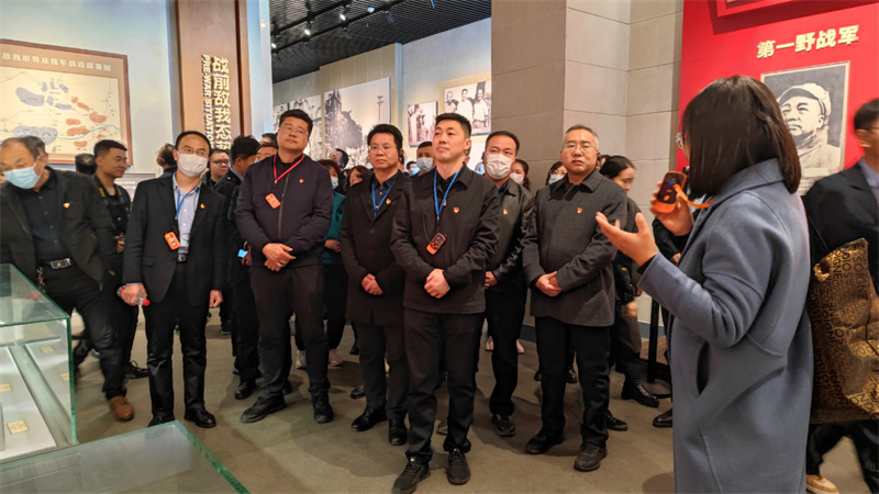 新型能源公司党委组织开展“缅怀革命先烈 传承红色精神”主题党日活动3.jpg