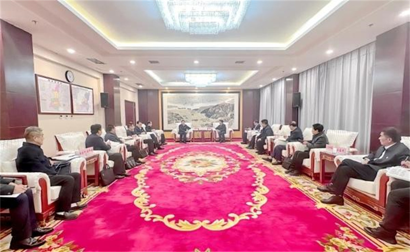 陕煤集团与榆林市政府举行座谈会1.jpg